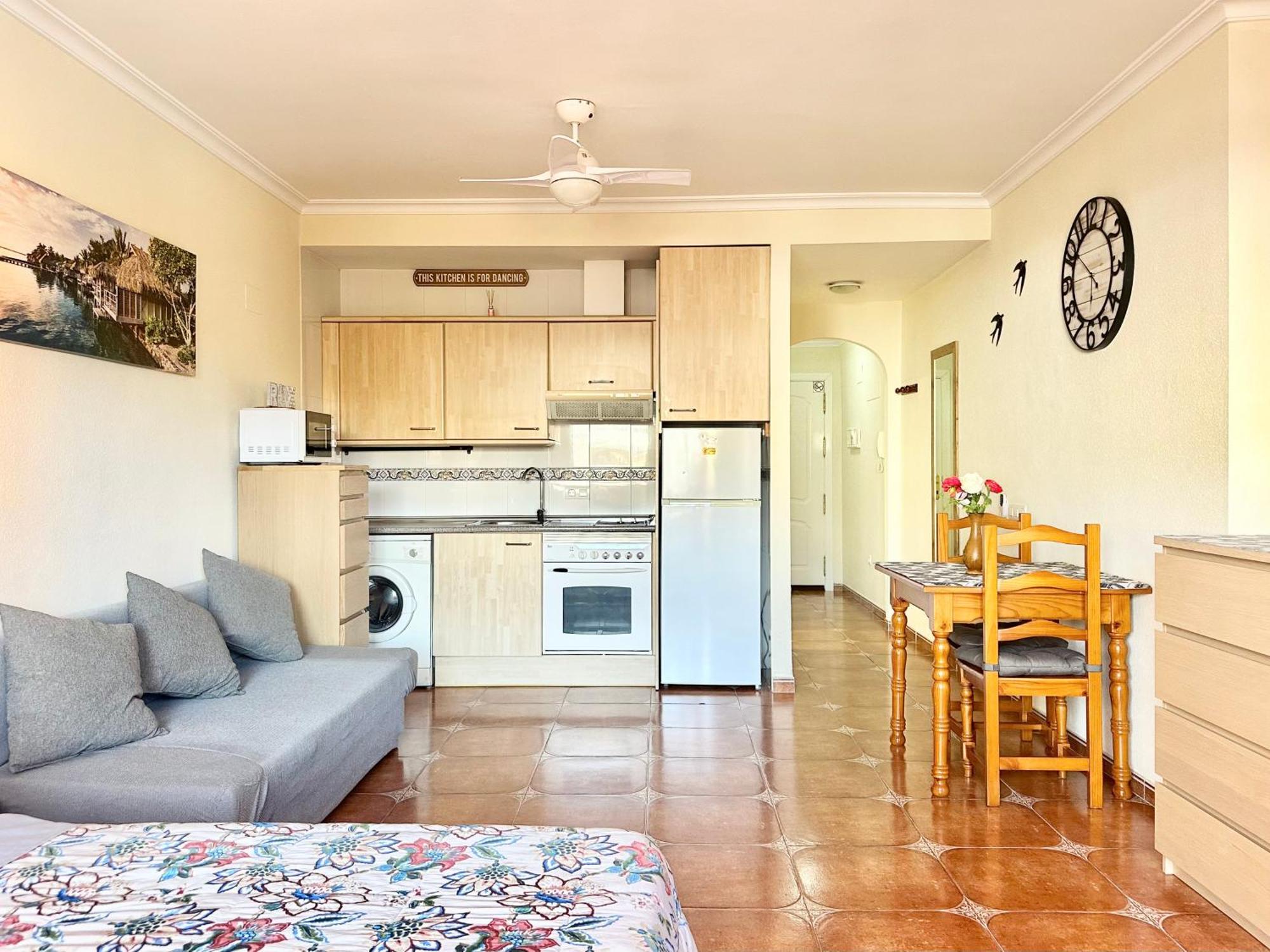 Costa Del Sol Seaside Studio - 5 Mins From Beach Fuengirola Exterior photo